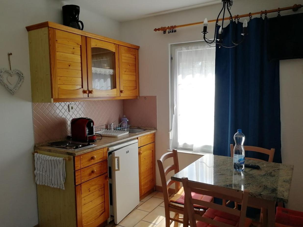 Feszek Apartmanhaz Vonyarcvashegy Eksteriør billede