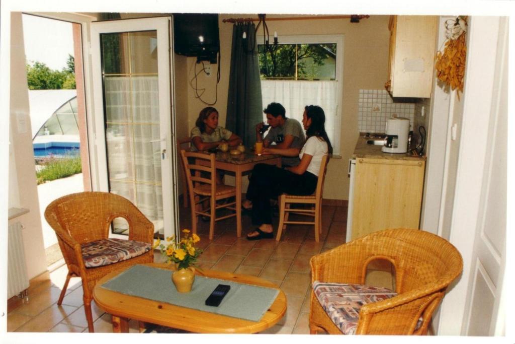 Feszek Apartmanhaz Vonyarcvashegy Eksteriør billede
