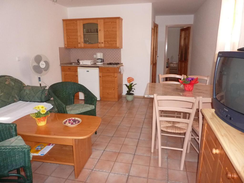 Feszek Apartmanhaz Vonyarcvashegy Eksteriør billede